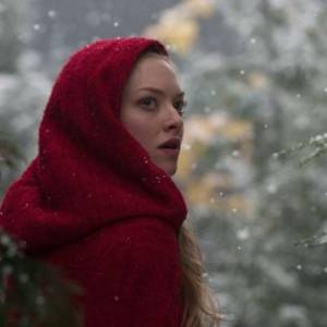 Dziewczyna w czerwonej pelerynie/ Red riding hood(2011) - zdjęcia, fotki | Kinomaniak.pl