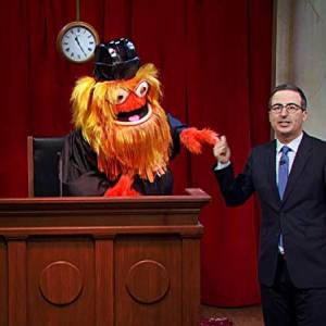 Przegląd tygodnia: wieczór z johnem oliverem/ Last week tonight with john oliver(2014) - zdjęcia, fotki | Kinomaniak.pl